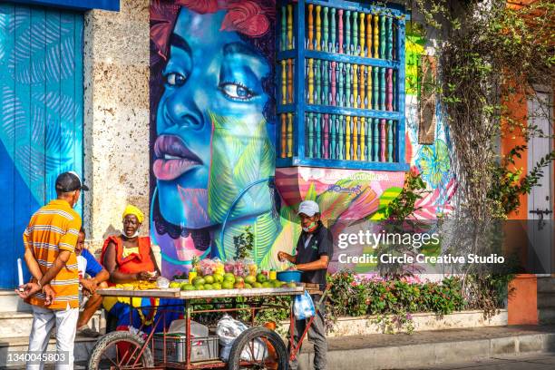 barrio de getsemaní cerca de ciudad amurallada - cultura colombiana fotografías e imágenes de stock