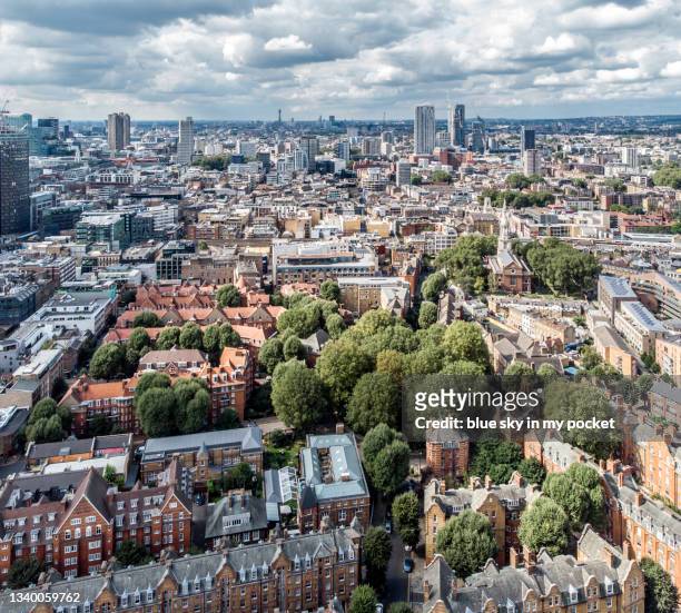 arnold circus and the red brick buildings of the boundary estate,  east london from a high angle perspective, looking north west - tower hamlets foto e immagini stock