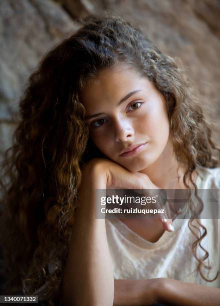 portraits of a 14 years old teenager - 14 15 years imagens e fotografias de stock