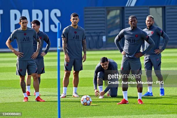 Angel Di Maria, Leo Messi, Leandro Paredes, Mauro Icardi, Gini Wijnaldum and Neymar Jr look on during a Paris Saint Germain training session at...