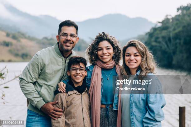 brazilian family portrait - family portrait stockfoto's en -beelden