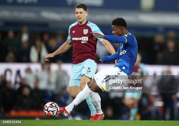 Demarai Gray of Everton scores their team's third goal during the Premier League match between Everton and Burnley at Goodison Park on September 13,...