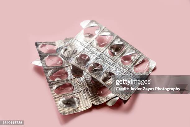 two empty medicine packages on pink background - blister pack bildbanksfoton och bilder