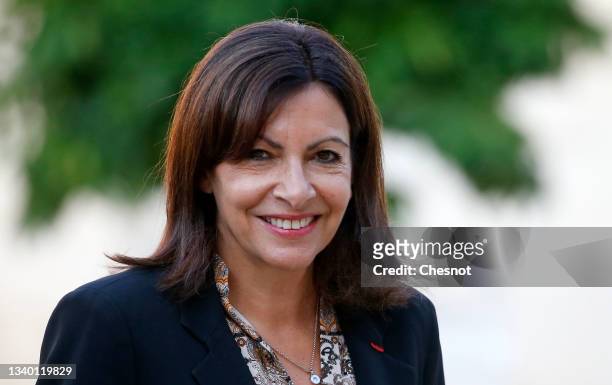Paris Mayor and Socialist Party candidate for the 2022 French presidential elections Anne Hidalgo arrives at the Elysee Presidential Palace prior to...