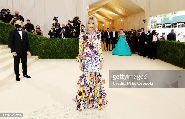 Anna Wintour attends The 2021 Met Gala Celebrating In America: A Lexicon Of Fashion at Metropolitan Museum of Art on September 13, 2021 in New York...