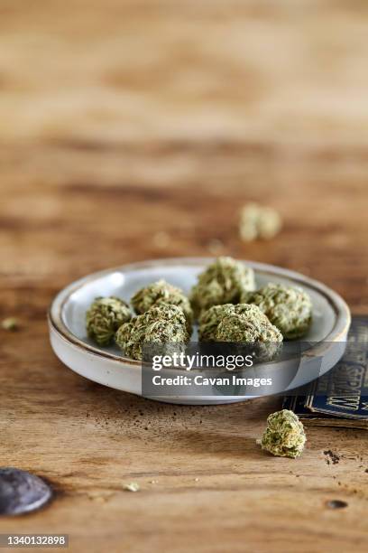 70s looking cannabis still life - fines herbes stock-fotos und bilder