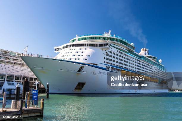 cruise ship moored in auckland - new zealand boats auckland stock pictures, royalty-free photos & images