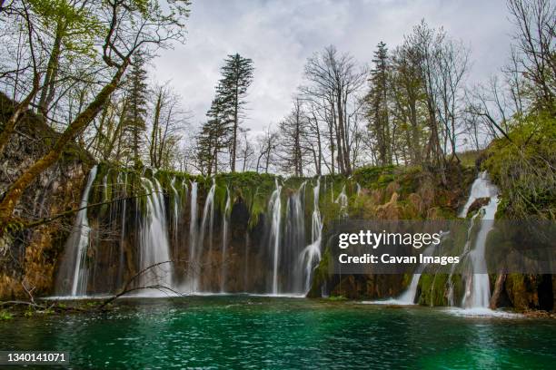 beautiful waterfall at the plitvice lakes national park - plitvice stock-fotos und bilder