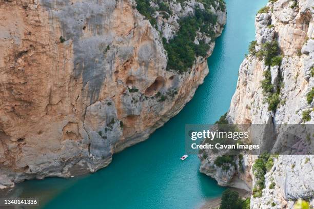 scenic view of the end of the verdon canyon in south france - gorges du verdon stock pictures, royalty-free photos & images