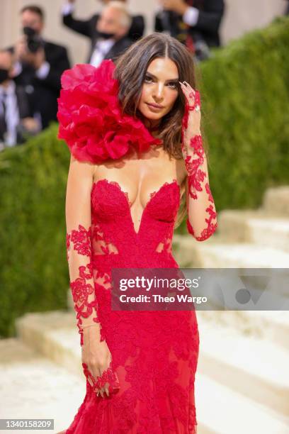 Emily Ratajkowski attends The 2021 Met Gala Celebrating In America: A Lexicon Of Fashion at Metropolitan Museum of Art on September 13, 2021 in New...