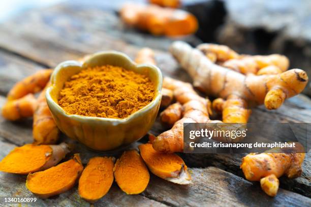 turmeric - curcuma photos et images de collection