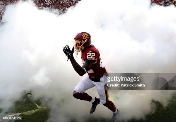 Deshazor Everett of the Washington Football Team takes the field prior to the game against the Los Angeles Chargers at FedExField on September 12,...