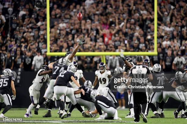 Daniel Carlson of the Las Vegas Raiders scores a field goal to force overtime against the Baltimore Ravens at Allegiant Stadium on September 13, 2021...