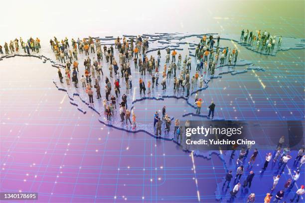 people on united states map - globalisierung stock-fotos und bilder