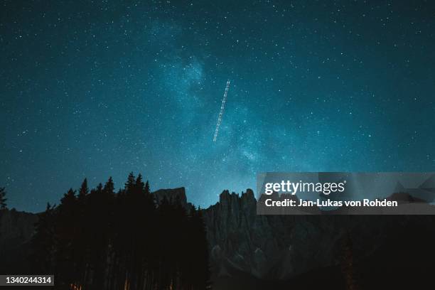 milkey way dolomiti karersee satellit - satellit stock pictures, royalty-free photos & images