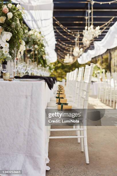 shot of an elegantly decorated table at a wedding reception - wedding planning stockfoto's en -beelden