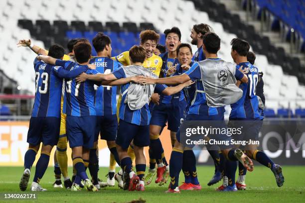 Players of Ulsan Hyundai celebrate in the penalty shootout during the AFC Champions League round of 16 match between Ulsan Hyundai and Kawasaki...