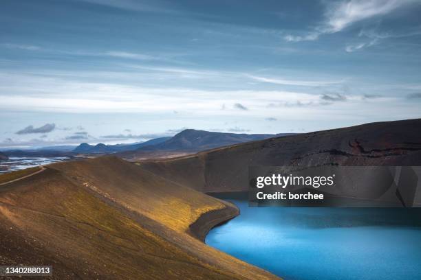 crater lake, iceland - central highlands iceland stock pictures, royalty-free photos & images