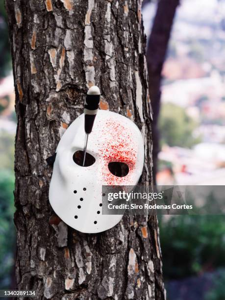 halloween mask nailed with a knife - maléfica película fotografías e imágenes de stock