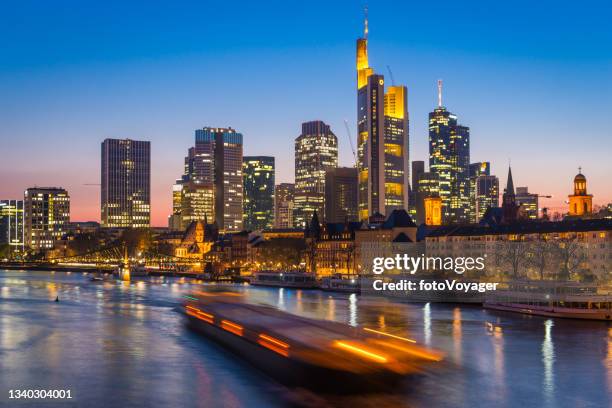 frankfurt barges on river main sailing sunset skyscape cityscape germany - frankfurter wertpapierbörse stockfoto's en -beelden