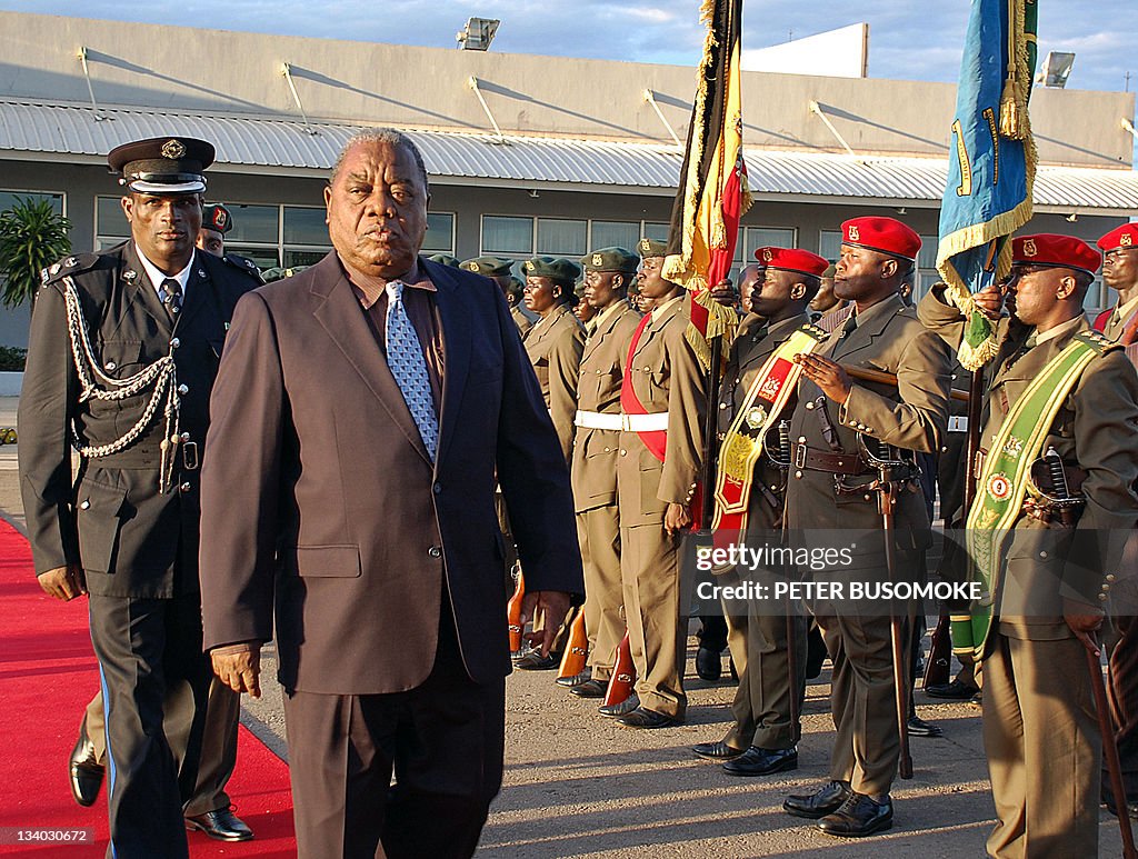 Zambia President Rupiah Banda (2nd-L) of