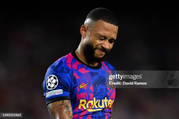 Memphis Depay of FC Barcelona shows his dejection during the UEFA Champions League group E match between FC Barcelona and Bayern München at Camp Nou...