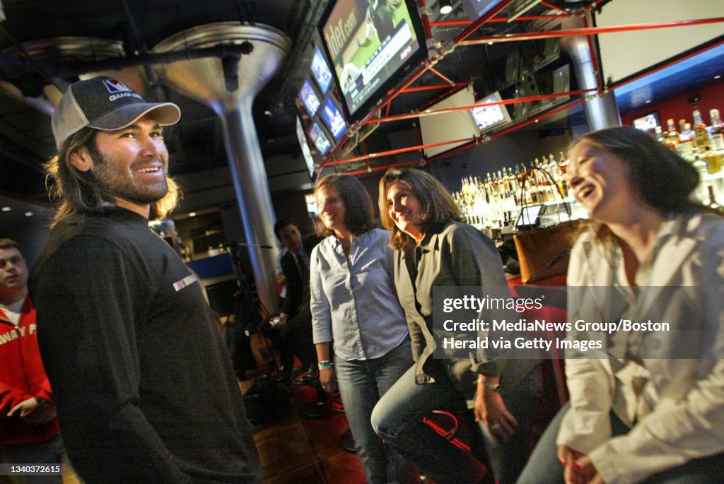 (051005-Boston,MA)Red Sox centerfielder Johnny Damon greets fans (L-R) Ardy Cortez, Leslie Cipolla and Becky Groves at Game On! on Landsdown St.(051005Damon.Staff photo by Nancy Lane. Saved in Wed )