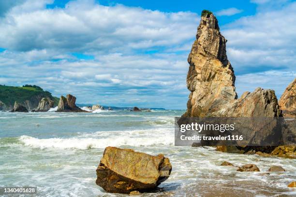 playa del silencio (beach of silence) in cudillero, spain - cudillero imagens e fotografias de stock