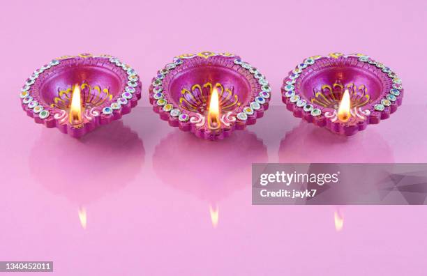 diwali lights - diya oil lamp fotografías e imágenes de stock