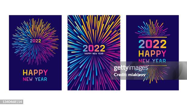 ilustraciones, imágenes clip art, dibujos animados e iconos de stock de feliz año nuevo 2022 con coloridos fuegos artificiales - día de fin de año