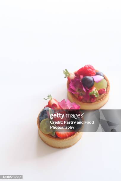 modern fruit tartlets - tart dessert stock pictures, royalty-free photos & images