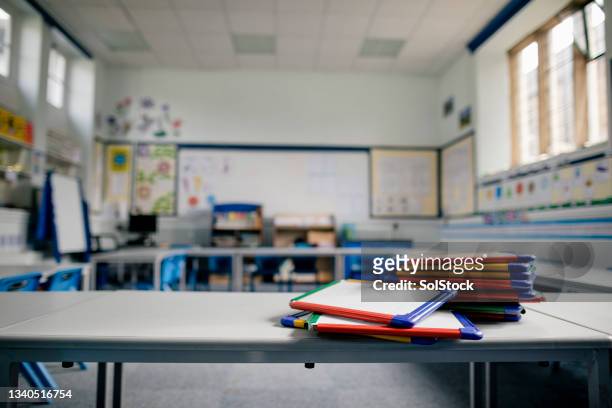 all cleaned and ready for class - classroom background stock pictures, royalty-free photos & images