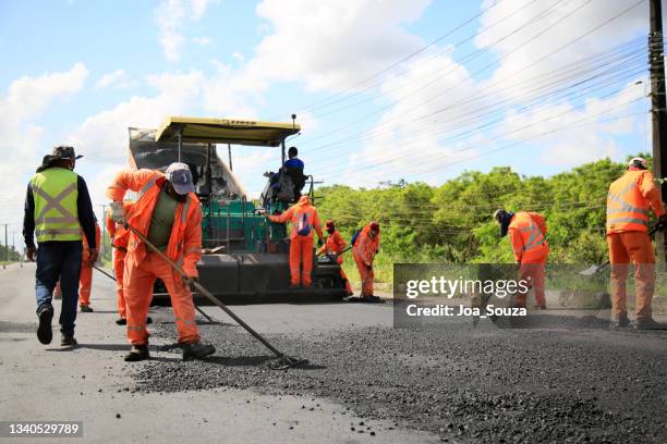 road asphalt recovery work - quick fix stock pictures, royalty-free photos & images