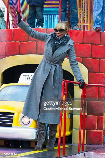 Musican Mary J. Blige attends the 85th annual Macy's Thanksgiving Day Parade on November 24, 2011 in New York City.