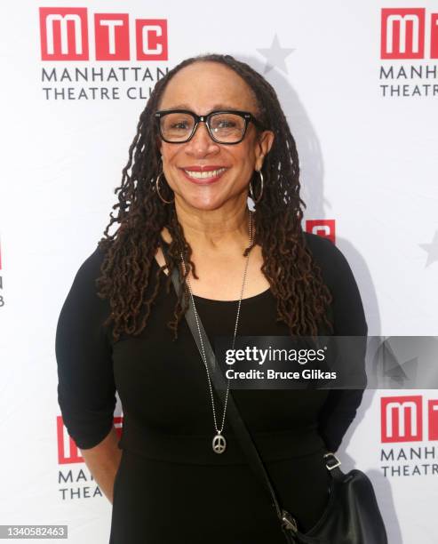 1,351 S Epatha Merkerson Photos Stock Photos, High-Res Pictures, and
