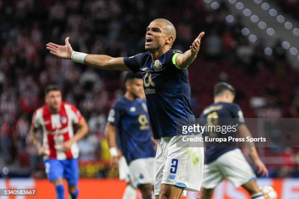 Kepler Laveran Lima Ferreira “Pepe” of Porto protest during the UEFA Champions League first round group B football match between Atletico de Madrid...