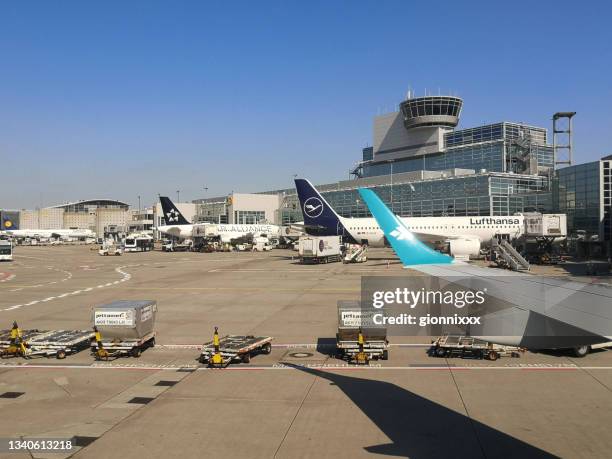 frankfurt international airport, germany - frankfurt international airport 個照片及圖片檔