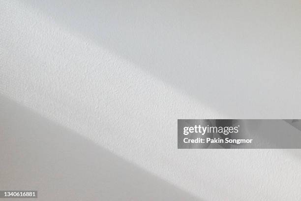 window shadow drop on white color old grunge wall concrete texture as background - wall stockfoto's en -beelden