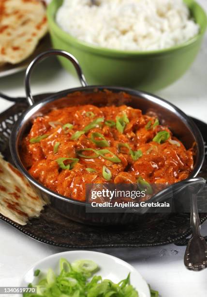 butter chicken served with rice and flatbread - tikka masala stock pictures, royalty-free photos & images