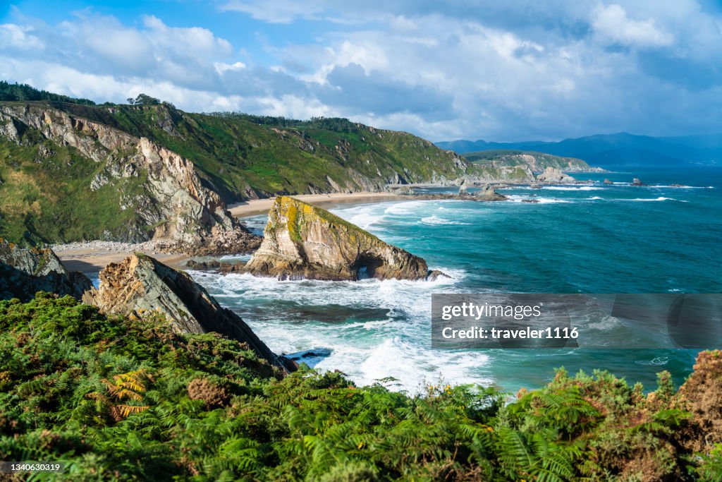 Vista de "O melhor banco do mundo" em Loiba, uma coruna, Espanha.