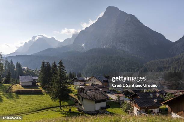 the mountain village of sappada - friuli venezia giulia - fotografias e filmes do acervo