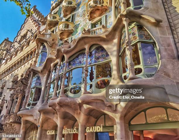 low angle view of casa batllo building architecture by antoni gaudi in barcelona, catalonia, spain, europe - barcelona stockfoto's en -beelden