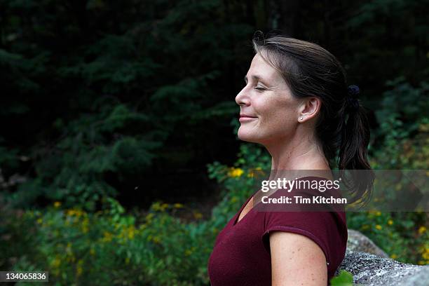 woman breathing in fresh outdoor air - fresh air breathing stockfoto's en -beelden