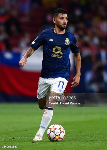 Jesús Corona of FC Porto runs with the ball during the UEFA Champions League group B match between Atletico Madrid and FC Porto at Wanda...