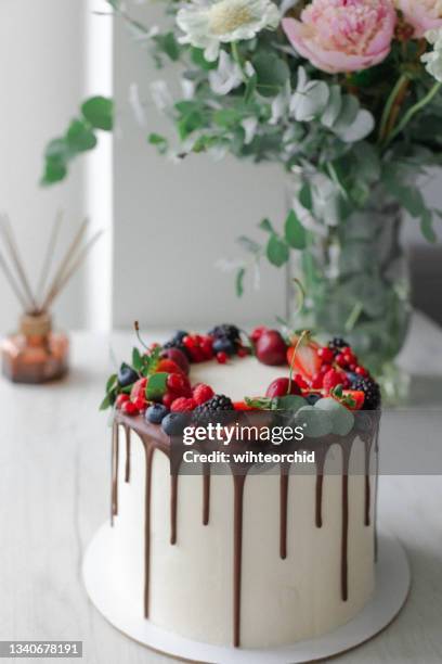 сake terciopelo rojo - gateaux fotografías e imágenes de stock