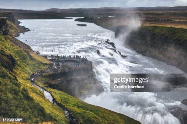 gullfoss wasserfall in island - gullfoss falls stock-fotos und bilder