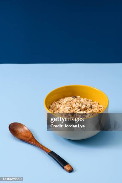muesli cereals with nuts - cereal bowl stockfoto's en -beelden