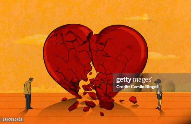 illustrazioni stock, clip art, cartoni animati e icone di tendenza di cuore a pezzi - relazione di coppia