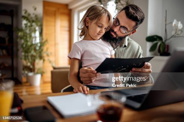 working dad - hot desking stock pictures, royalty-free photos & images