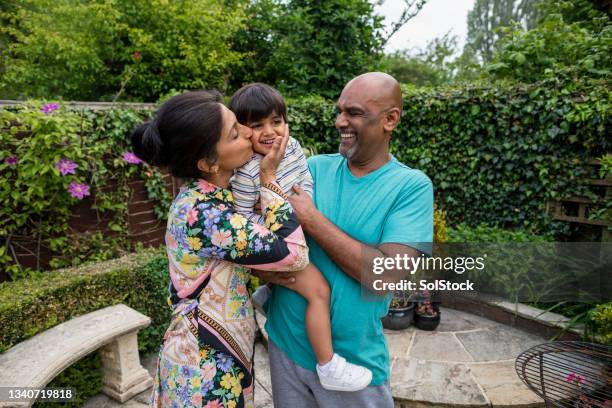 abuelos amorosos - cute pakistani boys fotografías e imágenes de stock